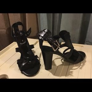 Ladies 3 1/2" heel shoes